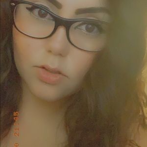 Meet your Posher, Corina